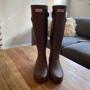Burgundy/ red two tone hunter rain boots